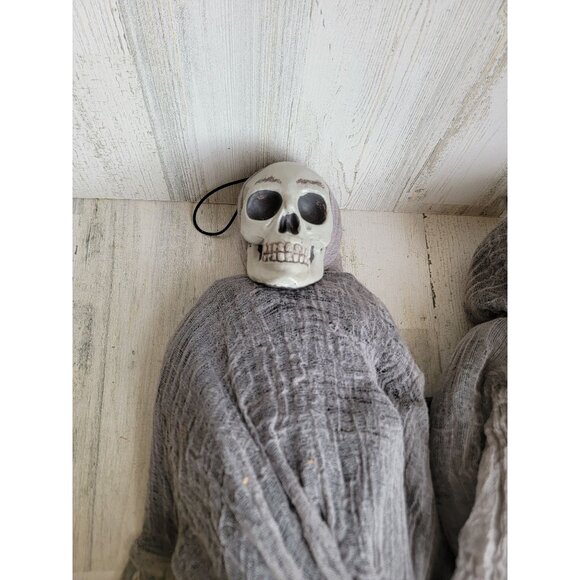 Scary grim reaper grey hanging skeleton Halloween set prop decor - Picture 4 of 9